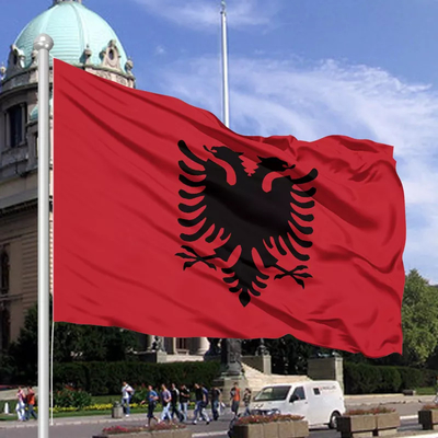 CMYK色注文3X5 Ftの旗100%のポリエステル アルバニアの国旗