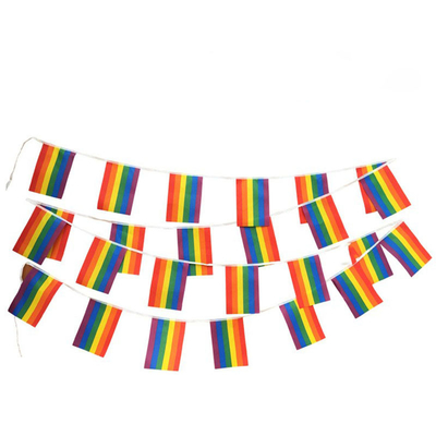 装飾的なLGBTの旗ポリエステル虹の自尊心のバント飛行様式