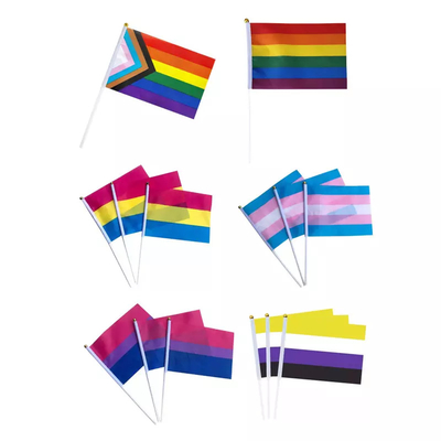 印刷された手持ち型の進歩の自尊心の旗防水LGBTの虹の旗