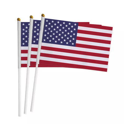 個人化された手持ち型の米国旗は白いポーランド人が付いているポリエステルを編んだ
